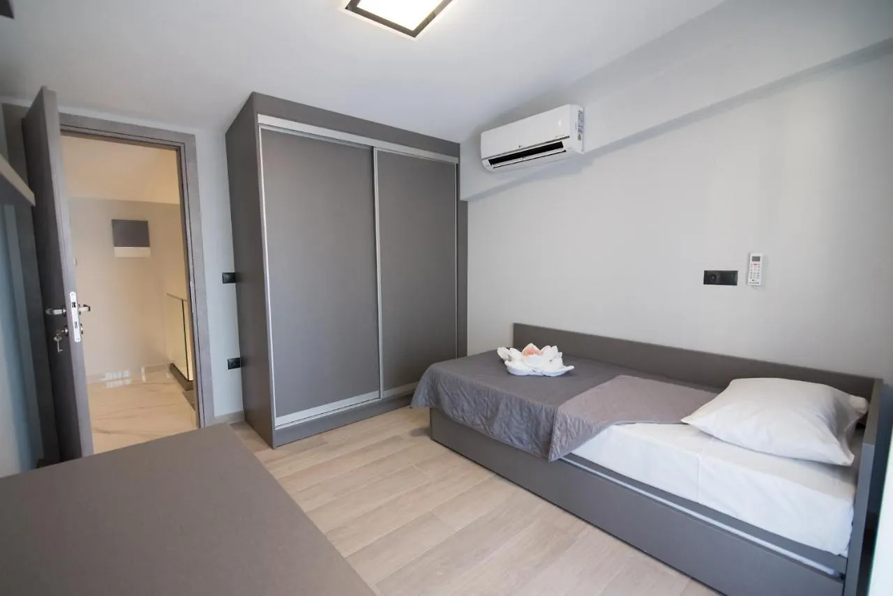 Rafaela Suites Flogita Apartment