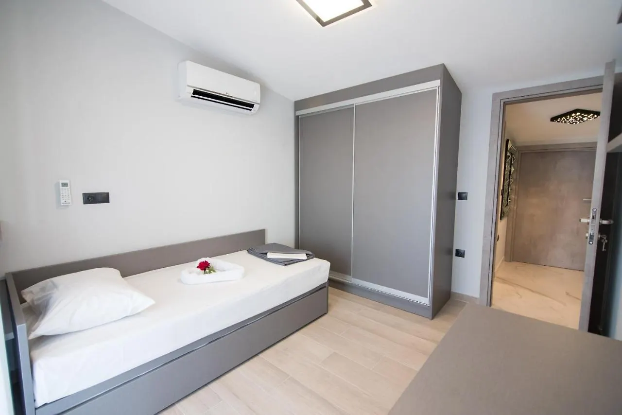 Rafaela Suites Flogita Apartment