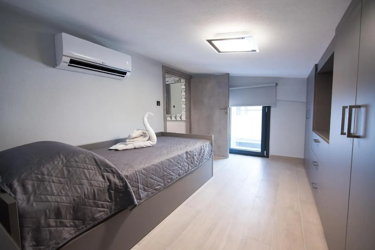 Rafaela Suites Flogita Apartment